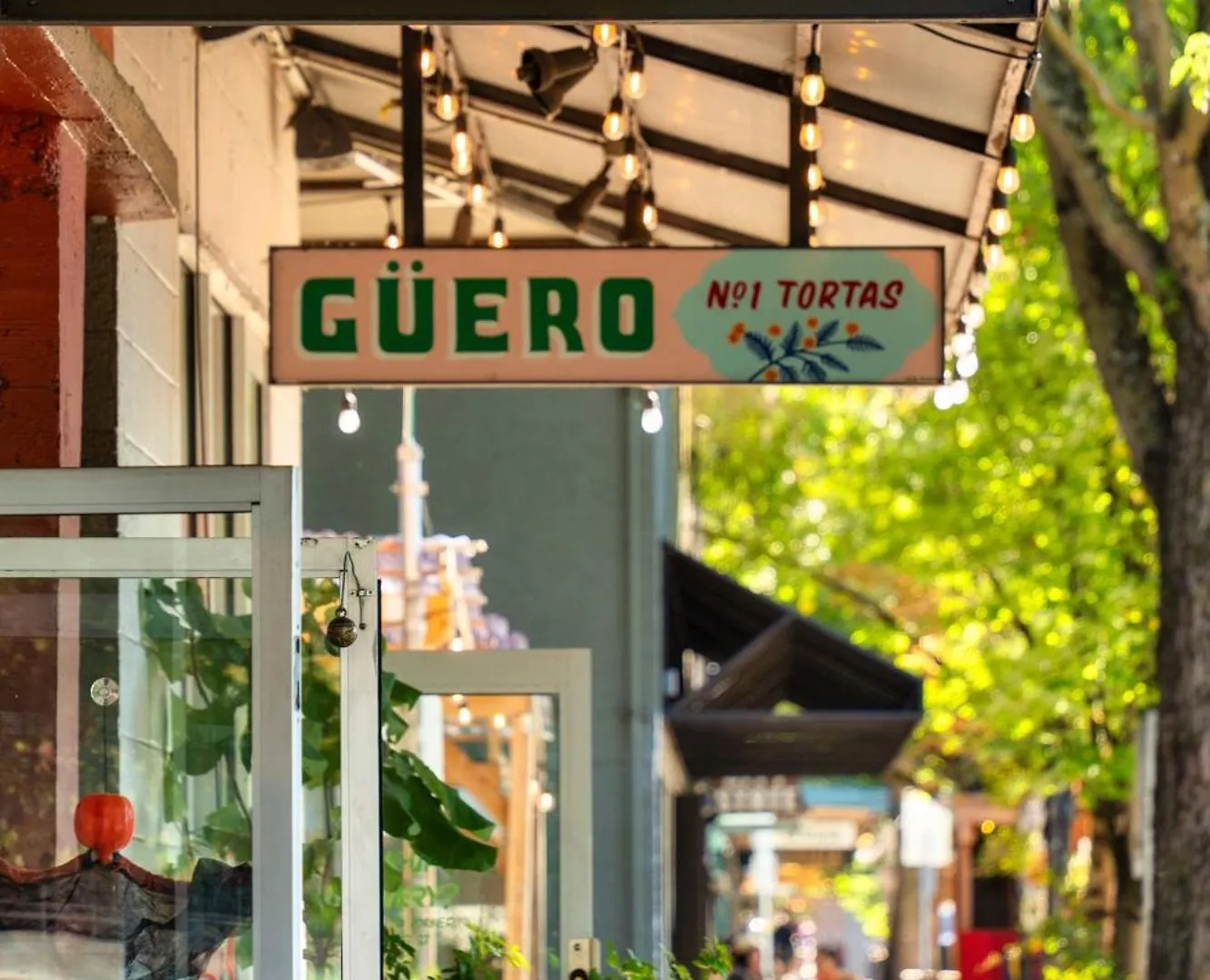 Stay Portland - Pdx Art Deco Lounge - Local Eateries, Bars & Shops